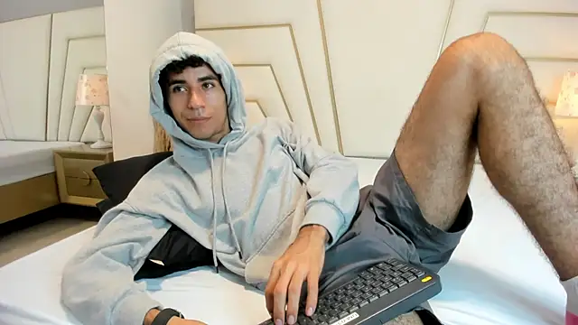 Snapshot of Zahir_Ashar chatting on 10/28/25, 11:03 Zahir Ashar online show from 10/28/25, 11:03