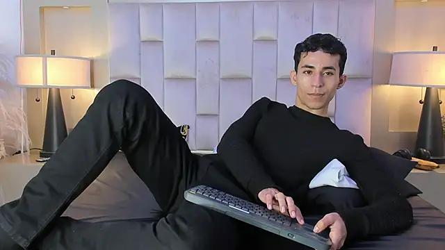 Snapshot of Zahir_Ashar chatting on 03/21/26, 01:54 Zahir Ashar online show from 03/21/26, 01:54