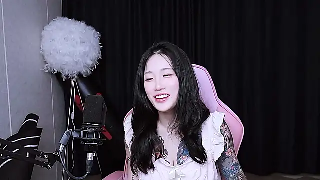 Snapshot of MISA_02 chatting on 10/22/25, 12:38 MISA 02 online show from 10/22/25, 12:38