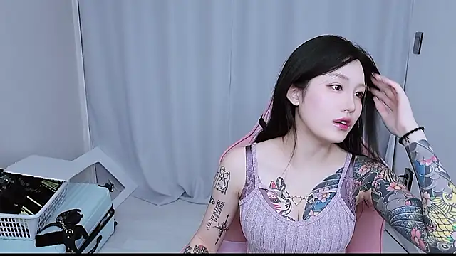 Snapshot of MISA_02 chatting on 12/17/25, 12:22 MISA 02 online show from 12/17/25, 12:22