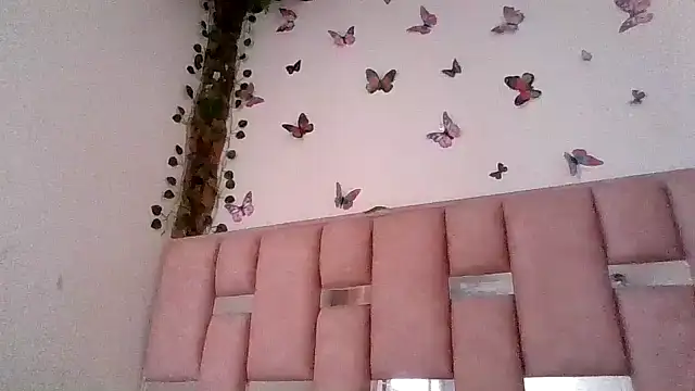 Snapshot of abby_moss_2 chatting on 06/18/26, 12:42 abby moss 2 online show from 06/18/26, 12:42