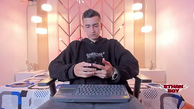 Ethan Boy  online show from 02/19/26, 08:16