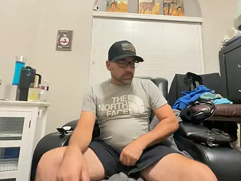 Snapshot of Fun_Time_Ron_2 chatting on 10/20/25, 12:22 Fun Time Ron 2 online show from 10/20/25, 12:22