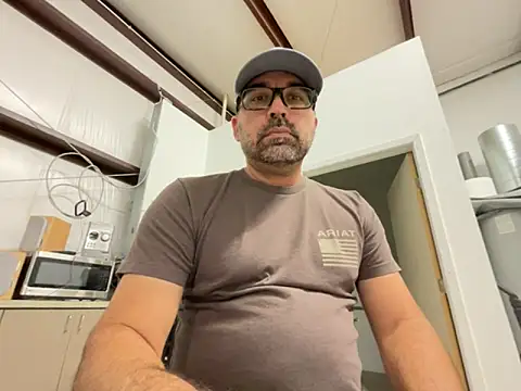 Snapshot of Fun_Time_Ron_2 chatting on 10/21/25, 09:15 Fun Time Ron 2 online show from 10/21/25, 09:15