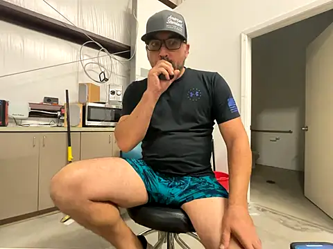 Snapshot of Fun_Time_Ron_2 chatting on 10/28/25, 08:44 Fun Time Ron 2 online show from 10/28/25, 08:44