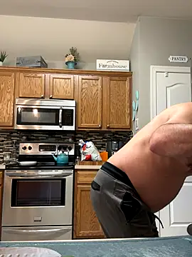 Snapshot of Fun_Time_Ron_2 chatting on 11/08/25, 02:17 Fun Time Ron 2 online show from 11/08/25, 02:17