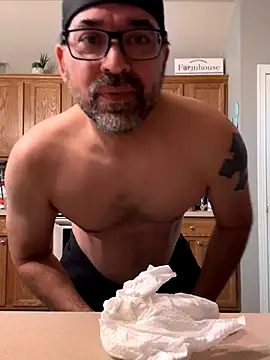 Snapshot of Fun_Time_Ron_2 chatting on 11/09/25, 03:43 Fun Time Ron 2 online show from 11/09/25, 03:43