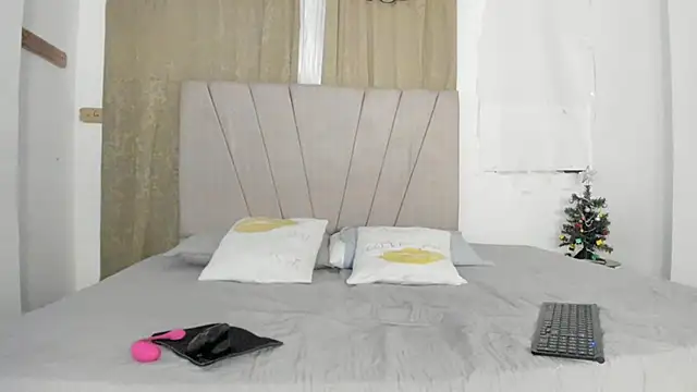 Nina keller  online show from 12/03/25, 11:14