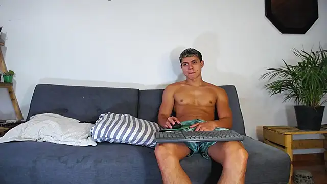 mirallesandbig online show from 10/18/25, 10:21