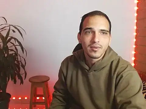 Snapshot of Maax3023 chatting on 10/13/25, 01:11 Maax3023 online show from 10/13/25, 01:11