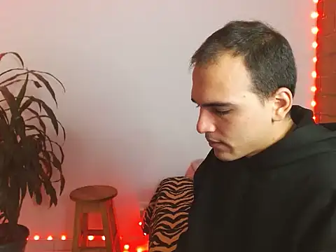 Snapshot of Maax3023 chatting on 10/14/25, 01:01 Maax3023 online show from 10/14/25, 01:01