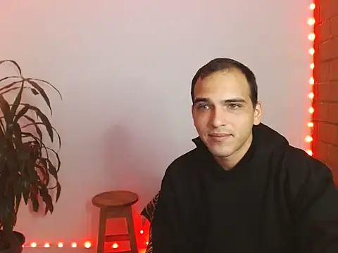 Snapshot of Maax3023 chatting on 10/15/25, 01:11 Maax3023 online show from 10/15/25, 01:11