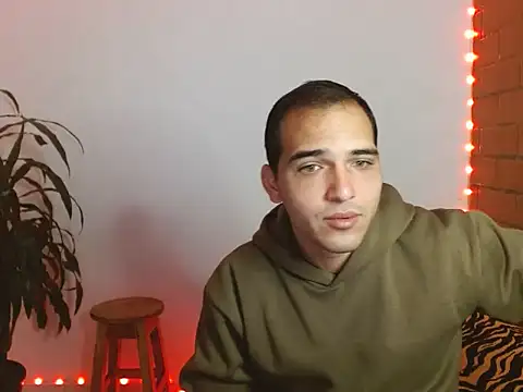 Snapshot of Maax3023 chatting on 10/16/25, 01:01 Maax3023 online show from 10/16/25, 01:01