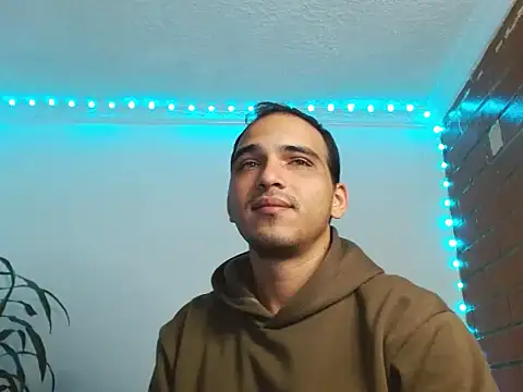 Snapshot of Maax3023 chatting on 10/19/25, 01:12 Maax3023 online show from 10/19/25, 01:12