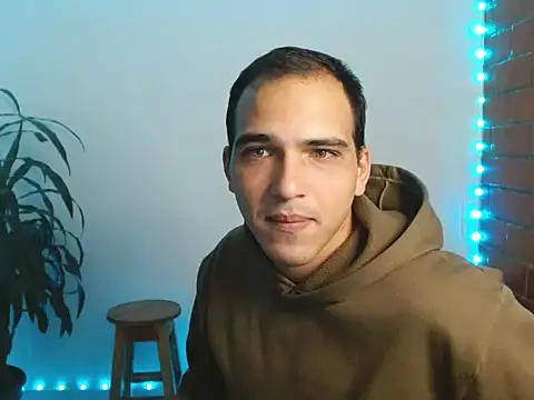 Snapshot of Maax3023 chatting on 10/21/25, 01:12 Maax3023 online show from 10/21/25, 01:12