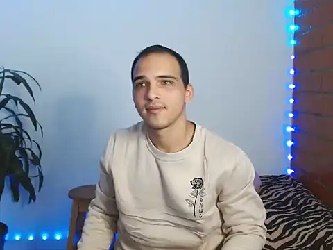 Snapshot of Maax3023 chatting on 10/24/25, 01:07 Maax3023 online show from 10/24/25, 01:07