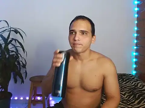 Snapshot of Maax3023 chatting on 10/25/25, 01:07 Maax3023 online show from 10/25/25, 01:07