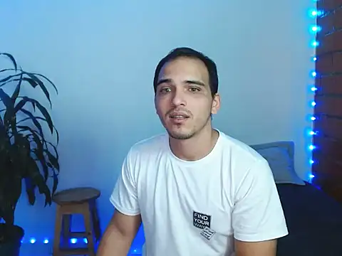 Snapshot of Maax3023 chatting on 11/05/25, 04:51 Maax3023 online show from 11/05/25, 04:51