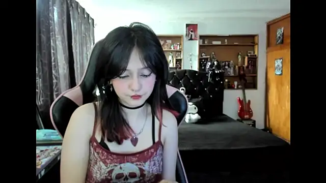 Maki Zein  online show from 11/26/25, 02:29