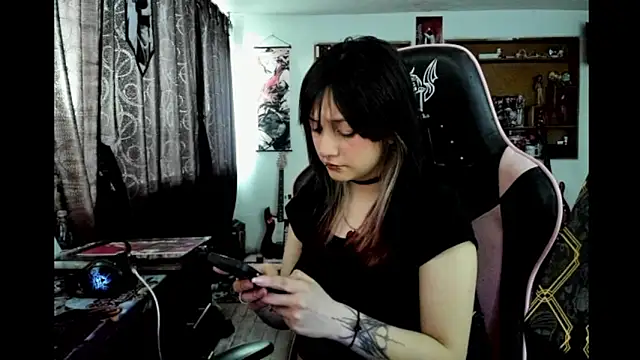 Maki Zein  online show from 01/13/26, 08:47