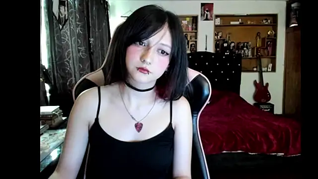 Maki Zein  online show from 04/14/26, 09:32