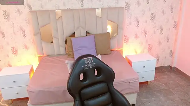 MARIANA TAY1 online show from 10/26/25, 03:01