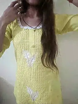 Snapshot of Khushi_rani chatting on 12/15/25, 04:17 Khushi rani online show from 12/15/25, 04:17