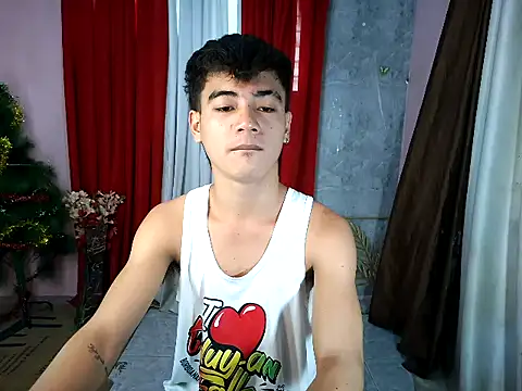 Snapshot of boy_raphael chatting on 10/15/25, 04:12 boy raphael online show from 10/15/25, 04:12