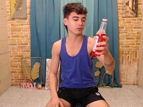 Snapshot of boy_raphael chatting on 11/03/25, 05:42 boy raphael online show from 11/03/25, 05:42