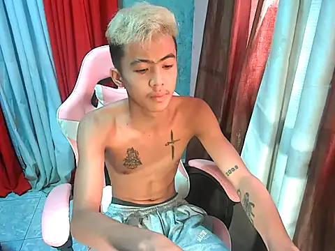 Snapshot of boy_raphael chatting on 02/25/26, 12:20 boy raphael online show from 02/25/26, 12:20