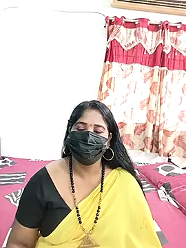 Snapshot of tamil-aunt chatting on 11/08/25, 03:18 tamil-aunt online show from 11/08/25, 03:18