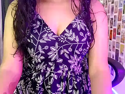 Snapshot of your_Tanu_02 chatting on 10/17/25, 05:37 your Tanu 02 online show from 10/17/25, 05:37