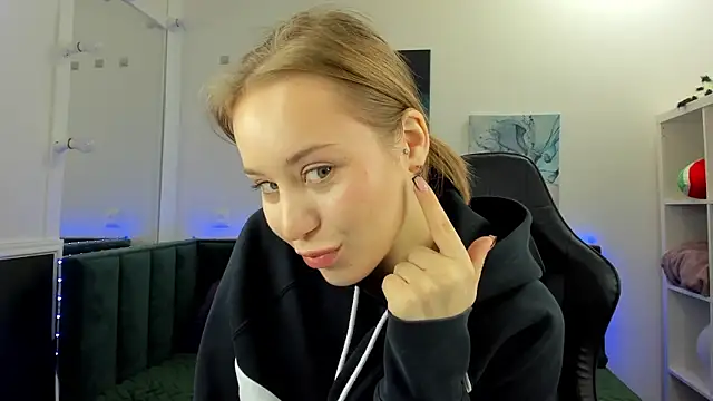 Snapshot of Melissa_new22 chatting on 11/03/25, 12:02 Melissa new22 online show from 11/03/25, 12:02