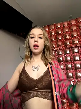 AngellnSilk online show from 10/26/25, 06:52