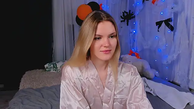 Snapshot of -KittyMoore chatting on 11/02/25, 09:17 -KittyMoore online show from 11/02/25, 09:17