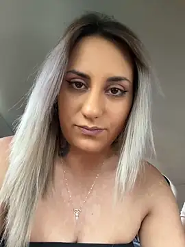 Snapshot of SinfulLovers33 chatting on 11/16/25, 10:43 SinfulLovers33 online show from 11/16/25, 10:43