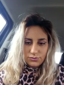 Snapshot of SinfulLovers33 chatting on 11/29/25, 10:18 SinfulLovers33 online show from 11/29/25, 10:18