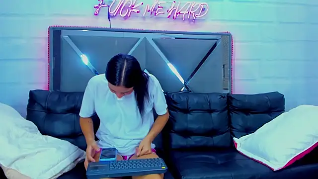 Innocent Room1 online show from 11/02/25, 07:27