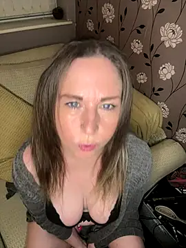 Snapshot of foxy-Chantelle chatting on 12/19/25, 08:27 foxy-Chantelle online show from 12/19/25, 08:27