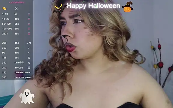 Snapshot of sofiazaf5 chatting on 10/31/25, 02:40 sofiazaf5 online show from 10/31/25, 02:40