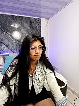 Snapshot of Briseida-White chatting on 10/20/25, 01:33 Briseida-White online show from 10/20/25, 01:33