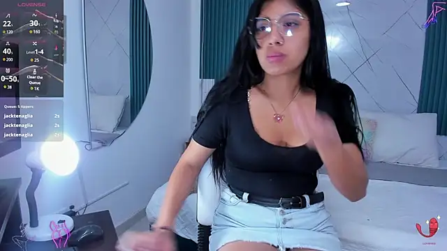 Snapshot of Briseida-White chatting on 10/25/25, 11:51 Briseida-White online show from 10/25/25, 11:51