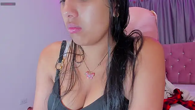 Snapshot of Briseida-White chatting on 11/21/25, 01:43 Briseida-White online show from 11/21/25, 01:43