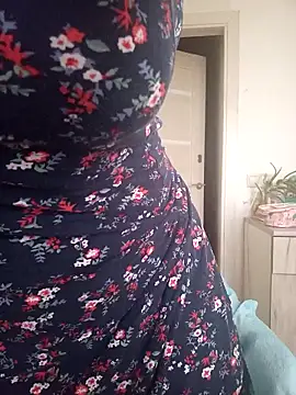 Snapshot of Ambika_beauty chatting on 10/18/25, 11:00 Ambika beauty online show from 10/18/25, 11:00