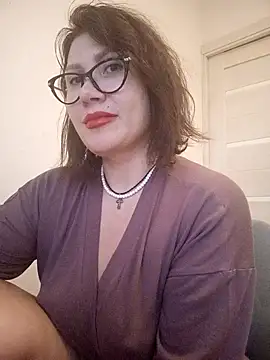 Snapshot of Ambika_beauty chatting on 11/10/25, 01:21 Ambika beauty online show from 11/10/25, 01:21