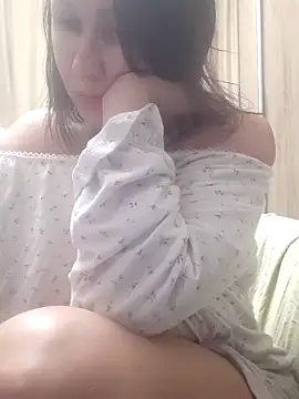 Snapshot of Ambika_beauty chatting on 11/29/25, 12:13 Ambika beauty online show from 11/29/25, 12:13