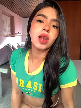 LunaMoore Pink online show from 12/04/25, 12:36