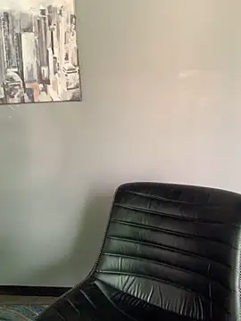 LunaMoore Pink online show from 12/20/25, 12:45