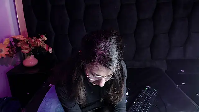 Kylie Bloom online show from 11/16/25, 11:32