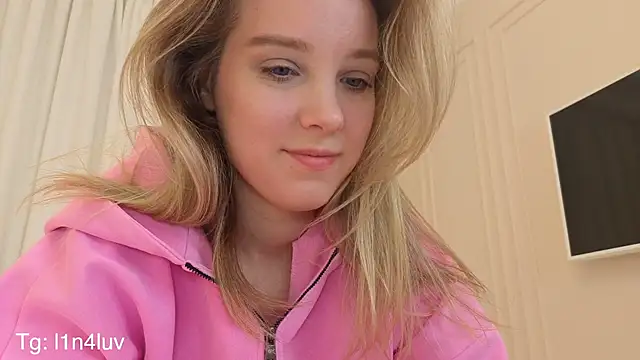 AIicaparkerc online show from 12/14/25, 09:41